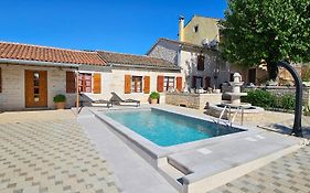 Apartments Vesna With Pool - New!