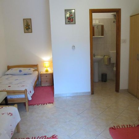 Apartments Vesna With Pool - New! Sveti Lovreč Pazenatički Zimmer foto