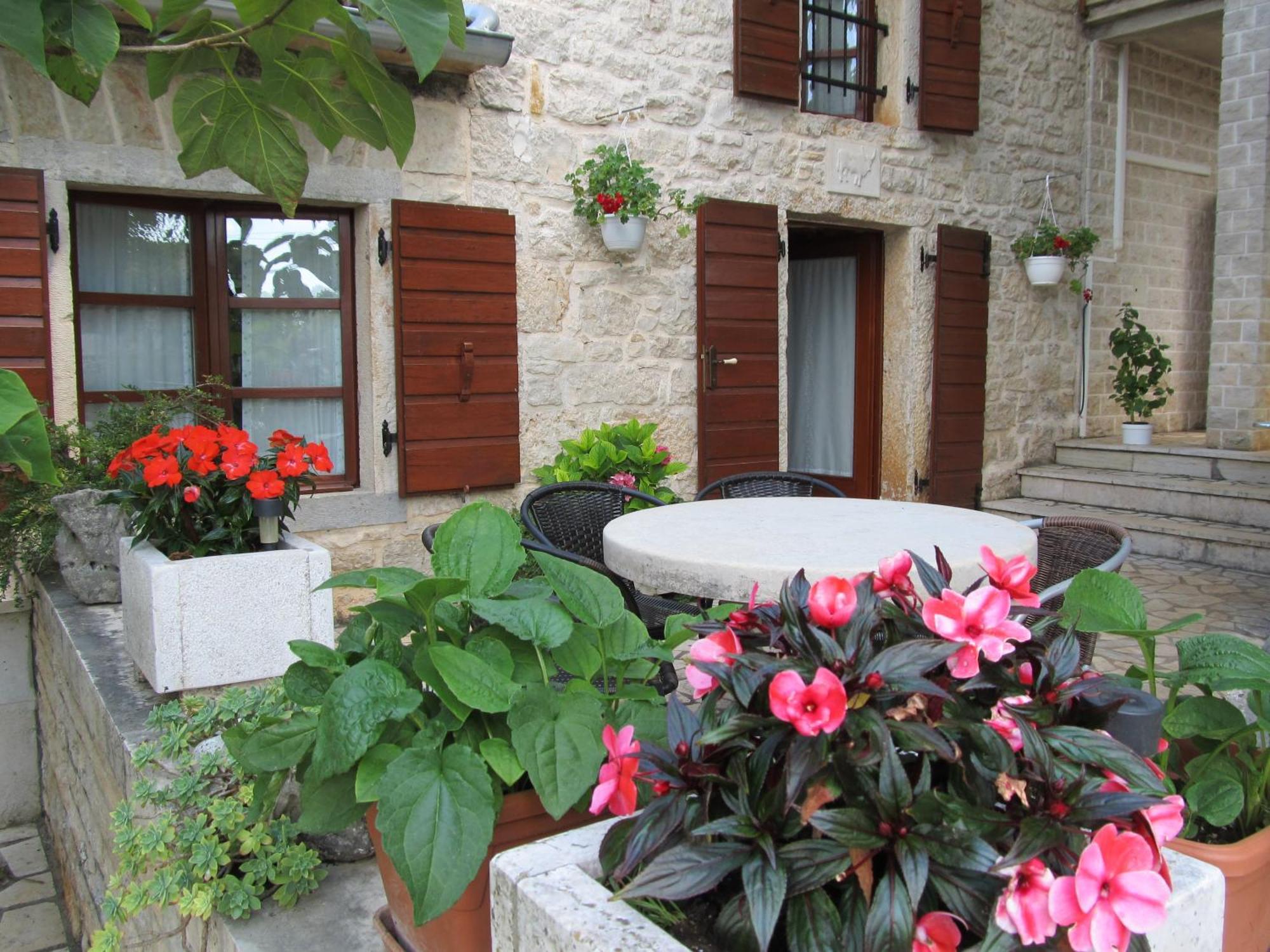Apartments Vesna With Pool - New! Sveti Lovreč Pazenatički Zimmer foto